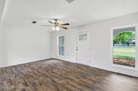 Living - 232 Trojan Dr, Pearl, MS 39208 photo 4 of 6