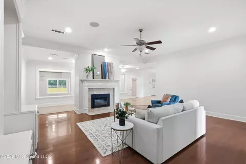 Living - 165 Cody Ln, Brandon, MS 39042 photo 3 of 8