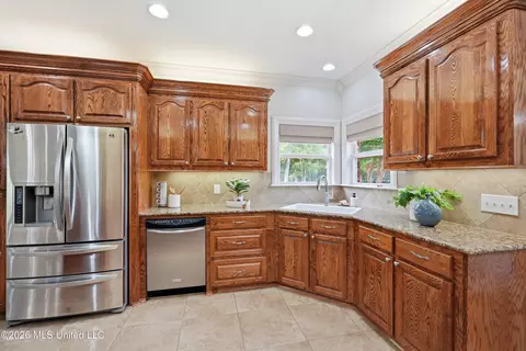 Kitchen - 165 Cody Ln, Brandon, MS 39042 photo 5 of 5