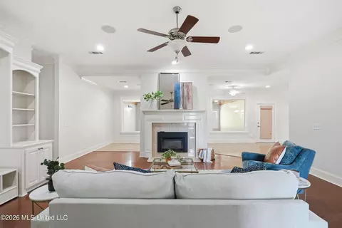 Living - 165 Cody Ln, Brandon, MS 39042 photo 2 of 8