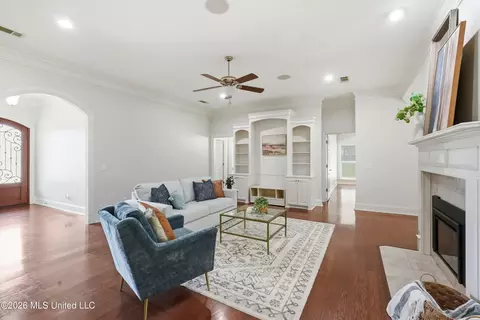Living - 165 Cody Ln, Brandon, MS 39042 photo 6 of 8