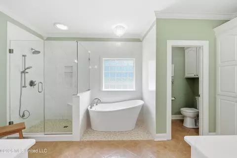 Bath - 165 Cody Ln, Brandon, MS 39042 photo 1 of 7