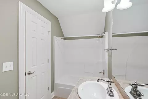 Bath - 165 Cody Ln, Brandon, MS 39042 photo 6 of 7