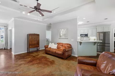 Entry Way - 108 Bluebird Cv, Brandon, MS 39042 photo 2 of 3
