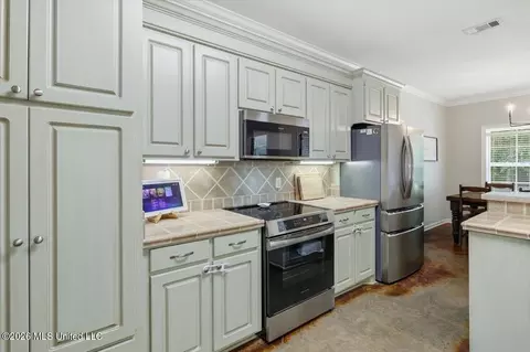 Kitchen - 108 Bluebird Cv, Brandon, MS 39042 photo 3 of 3