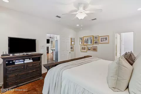 Bedroom - 108 Bluebird Cv, Brandon, MS 39042 photo 2 of 4