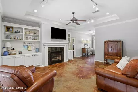 Living - 108 Bluebird Cv, Brandon, MS 39042 photo 1 of 2
