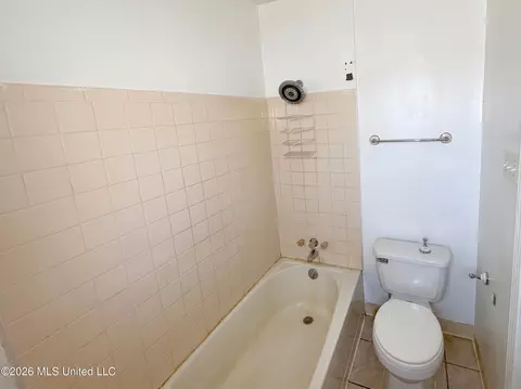 Bath - 911 Edwards St, Leland, MS 38756 photo 2 of 2