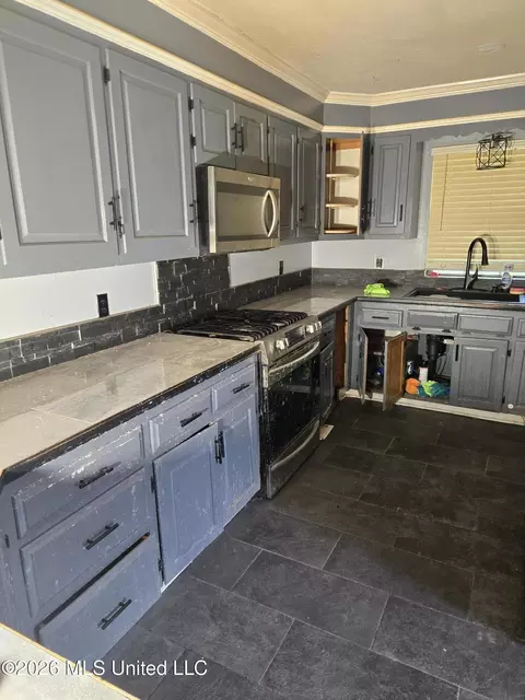 Kitchen - 266 Sundown Trl, Jackson, MS 39212 photo 2 of 3