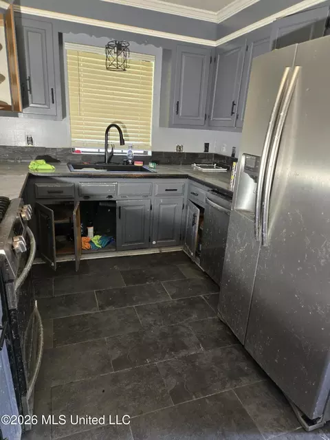 Kitchen - 266 Sundown Trl, Jackson, MS 39212 photo 3 of 3