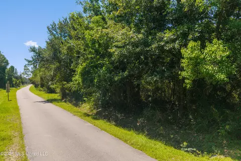 315 Sandy St, Waveland, MS 39576