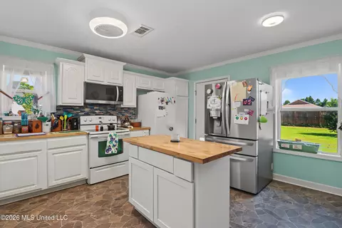 Kitchen - 19191 N Clairmonte St, Saucier, MS 39574 photo 3 of 3