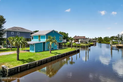 9002 Alabama St, Bay Saint Louis, MS 39520
