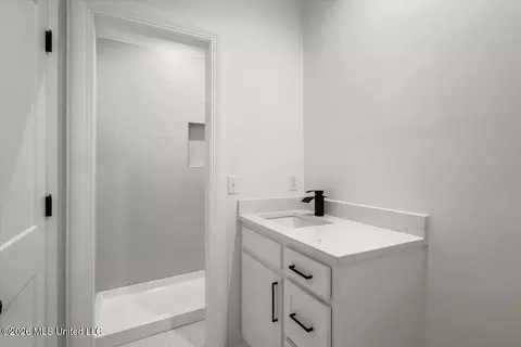 Bath - 704 Sartoris Cv, Terry, MS 39170 photo 5 of 5