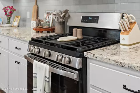 Kitchen - 136 Serenity Ln, Pearl, MS 39208 photo 4 of 4