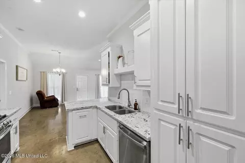 Entry Way - 557 Brighton Trl, Florence, MS 39073 photo 4 of 5