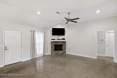 Living - 557 Brighton Trl, Florence, MS 39073 photo 1 of 2