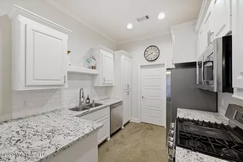 Kitchen - 557 Brighton Trl, Florence, MS 39073 photo 1 of 2
