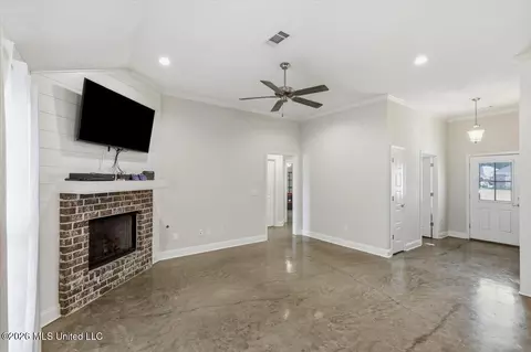 Entry Way - 557 Brighton Trl, Florence, MS 39073 photo 2 of 5