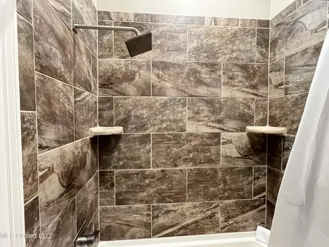 Bath - 210 White St, Florence, MS 39073 photo 11 of 13