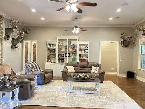 Living - 210 White St, Florence, MS 39073 photo 3 of 4