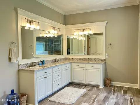 Bath - 210 White St, Florence, MS 39073 photo 7 of 13