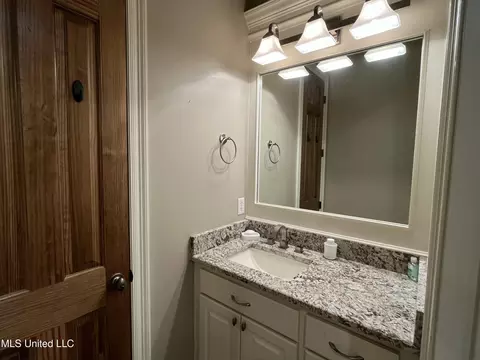 Bath - 210 White St, Florence, MS 39073 photo 8 of 13