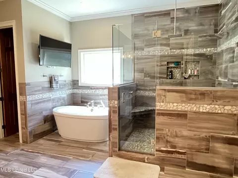 Bath - 210 White St, Florence, MS 39073 photo 1 of 13