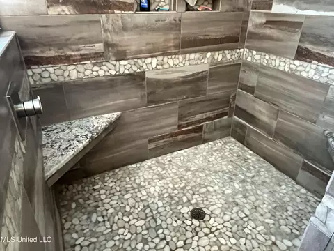 Bath - 210 White St, Florence, MS 39073 photo 6 of 13