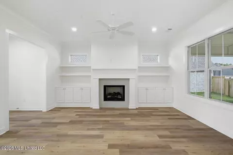 Living - 405 Old Maple Cv, Madison, MS 39110 photo 2 of 4