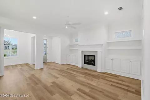 Living - 405 Old Maple Cv, Madison, MS 39110 photo 3 of 4