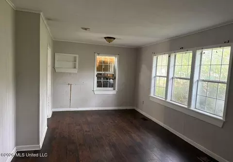 Living - 703 Hillmont Dr, Jackson, MS 39209 photo 1 of 3