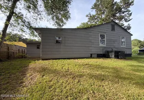 Exterior - 703 Hillmont Dr, Jackson, MS 39209 photo 2 of 3