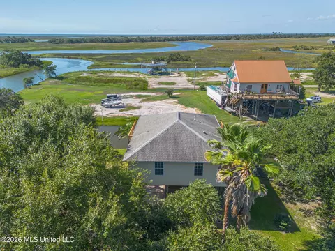 10091 E Bayou Rd, Bay Saint Louis, MS 39520