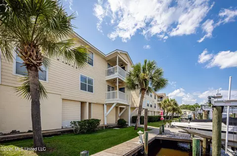 2421 Beachview Dr #H16, Ocean Springs, MS 39564