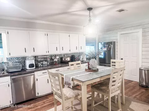 Kitchen - 514 Wilder Dr, Flora, MS 39071 photo 2 of 2