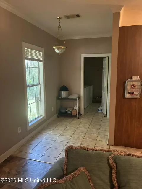 Entry Way - 2014 Sanders Ln, Utica, MS 39175 photo 1 of 2