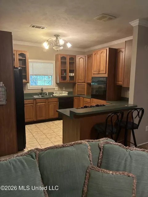 Kitchen - 2014 Sanders Ln, Utica, MS 39175 photo 2 of 2