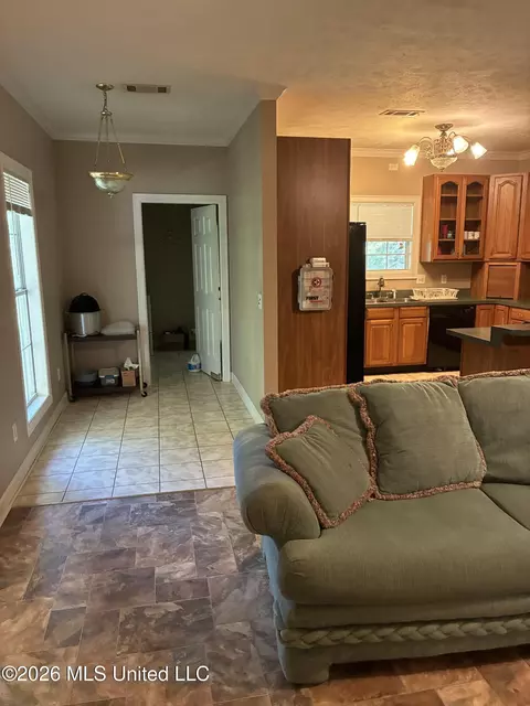 Entry Way - 2014 Sanders Ln, Utica, MS 39175 photo 2 of 2
