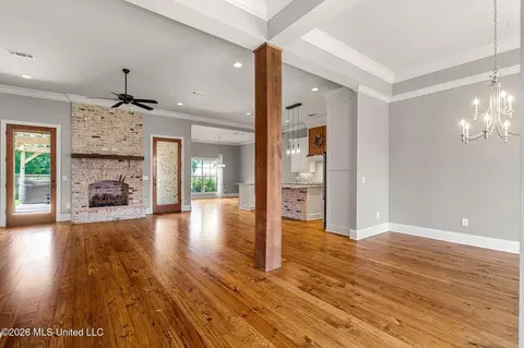 Living - 509 Quinlan Ct, Brandon, MS 39047 photo 1 of 4