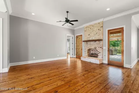 Living - 509 Quinlan Ct, Brandon, MS 39047 photo 2 of 4