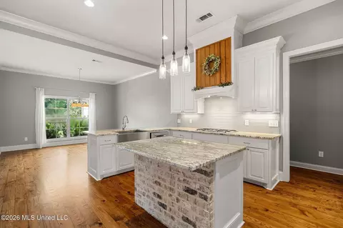 Kitchen - 509 Quinlan Ct, Brandon, MS 39047 photo 2 of 5