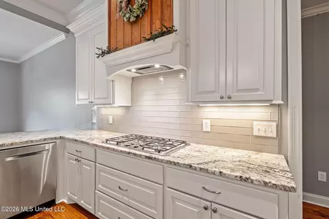 Kitchen - 509 Quinlan Ct, Brandon, MS 39047 photo 3 of 5