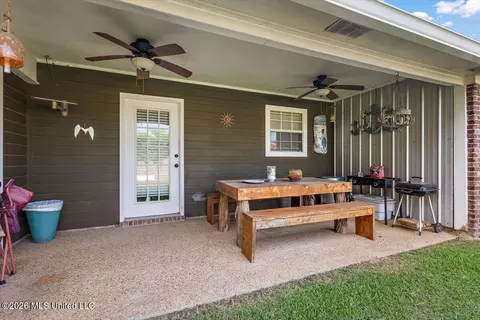 Exterior - 214 Holmar Dr, Brandon, MS 39047 photo 3 of 6