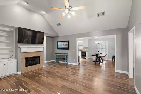 Entry Way - 214 Holmar Dr, Brandon, MS 39047 photo 3 of 4