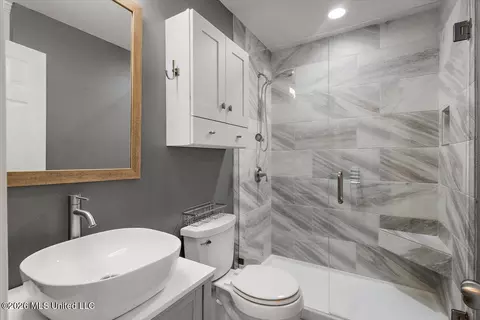 Bath - 214 Holmar Dr, Brandon, MS 39047 photo 2 of 2
