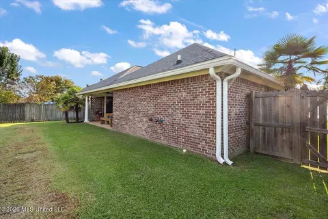 Exterior - 214 Holmar Dr, Brandon, MS 39047 photo 5 of 6