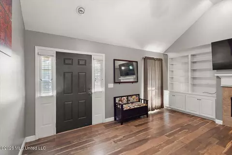 Entry Way - 214 Holmar Dr, Brandon, MS 39047 photo 2 of 4