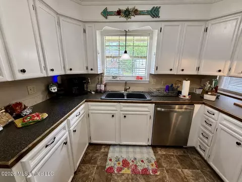 Kitchen - 453 NW Oak St, Magee, MS 39111 photo 2 of 3