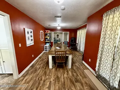 Dining - 453 NW Oak St, Magee, MS 39111 photo 2 of 2